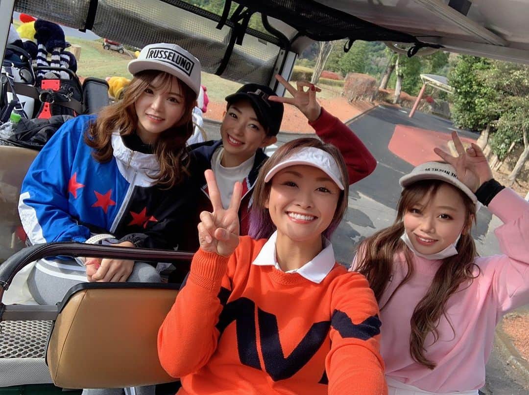 あやごるふのインスタグラム：「美女たちとラウンド👸🏽👸🏻👸🏼🥷🏼﻿ ﻿ 女子4人だと楽しいねぇ〜〜😚💖💖﻿ テンションしか上がらない🔥﻿ ﻿ また行きたい❤️﻿ ﻿ ﻿」