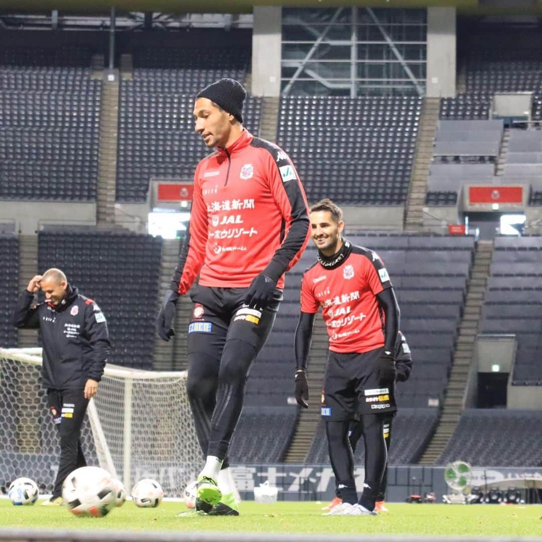 ジェイ・ボスロイドさんのインスタグラム写真 - (ジェイ・ボスロイドInstagram)「It’s been a good hard week of training, we haven’t won our last home game of the season for a few seasons now so let’s put that right tomorrow!! Let’s get them 3pts tomorrow 💪🏽  #consadole#team#together#win#belief#determination#striveforgreatness#blessed#hardwork#dedication#soccer#football#training#japan#jleague#adidas#adidastokyo」12月4日 19時31分 - jaybothroyd