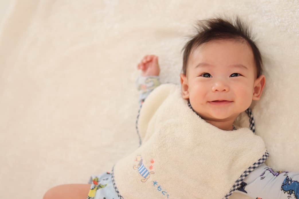 湯田友美さんのインスタグラム写真 - (湯田友美Instagram)「#4monthbaby 🍼 His smile(smell)kills me〜😘♥️ ・ 甘えん坊でしつこい息子🦧 3ヶ月すぎて突然ケタケタ声出して笑うようになった😆💕 笑いのツボはあしくちゃい。笑 笑顔っていいね😊 ・ ・ #babyboy #boysmama #runningmom #4ヶ月ベビー #令和2年7月生まれ #2020夏ベビー #男の子のママ #子育て中 #実家にて #昼夜2時間おきの授乳🐄 #抱っこしてないと基本なく🦧 #夜は私の上で寝る🦭」12月4日 19時35分 - yudatomomi