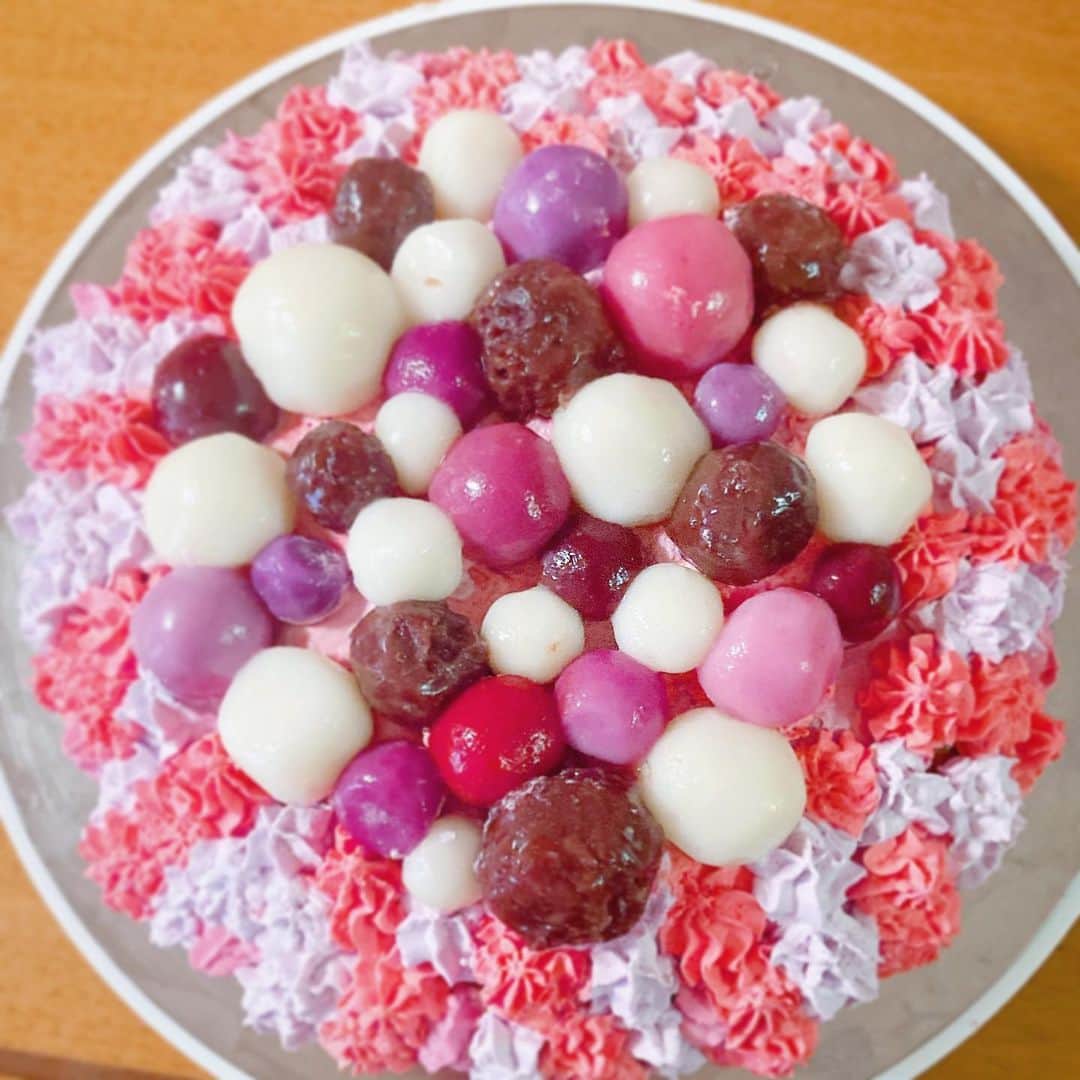 ニコラのインスタグラム：「🎂自分の誕生日ケーキを作りました🌈  #料理 #料理写真 #料理勉強中 #料理部 #料理部 #料理記録 #料理好き #おうちごはん #クッキング #クッキングラム #instacooking #cooking #cookingram #cookingtime #food #cookingathome #foodstagram #foodasia #yummy #yum #cake #birthdaycake #handmadecake」