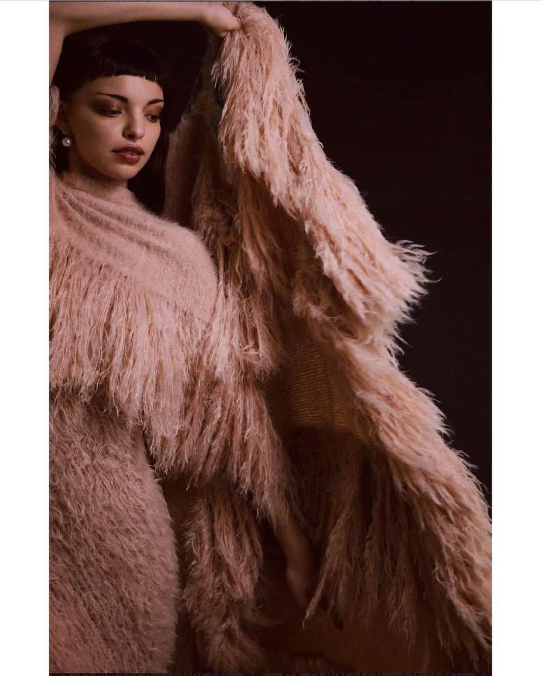 マークファストのインスタグラム：「🤍 @natrenelle shot by @jasonrenaud and @whiiitwhiiit for @flanellemagazine wearing feathered fringe dress and cape ✨ @otmcreatives」