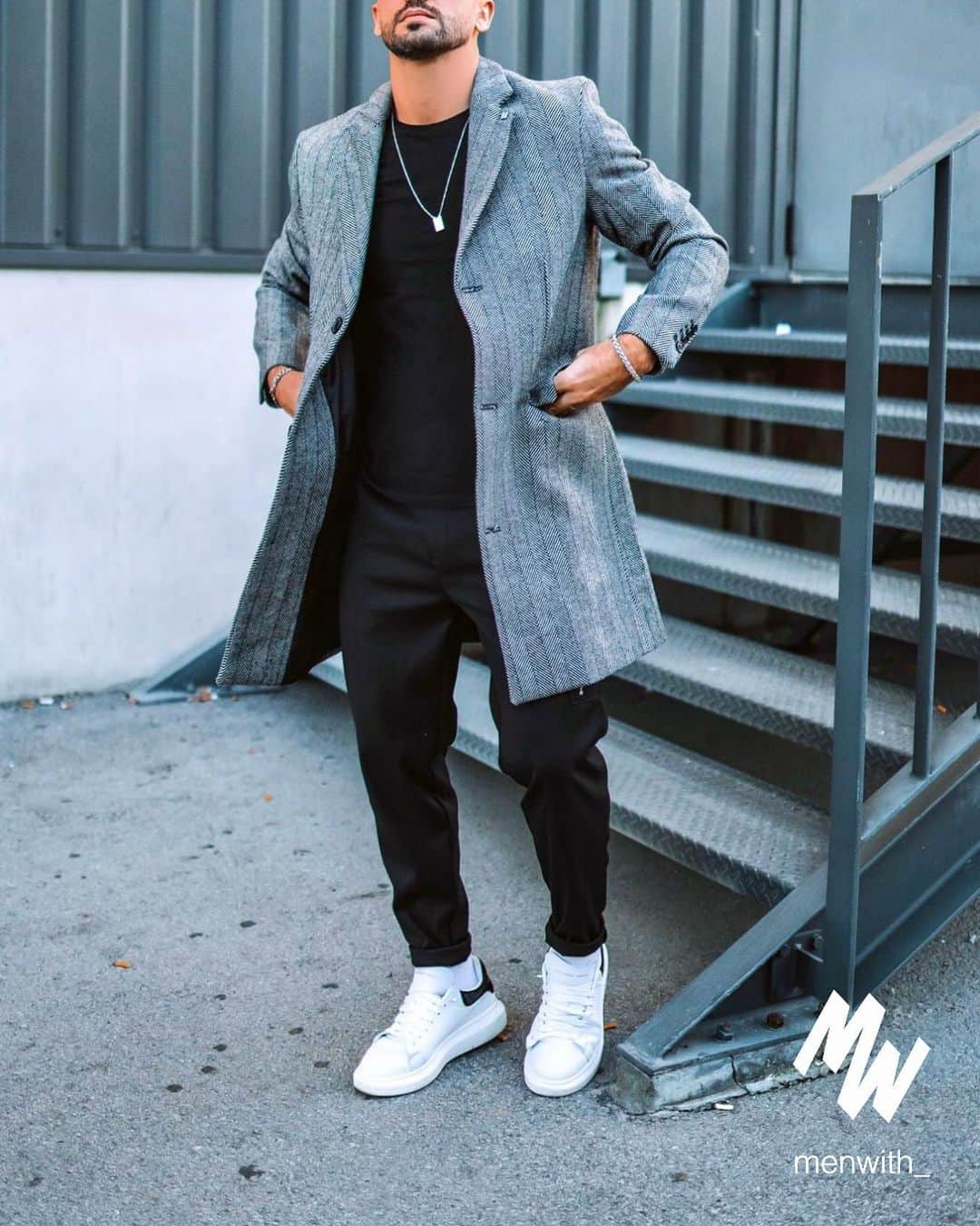 Men Withのインスタグラム：「Very cool outfit worn by our dear friend @hugomsrodriguez 👌🏽 #menwithstreetstyle」