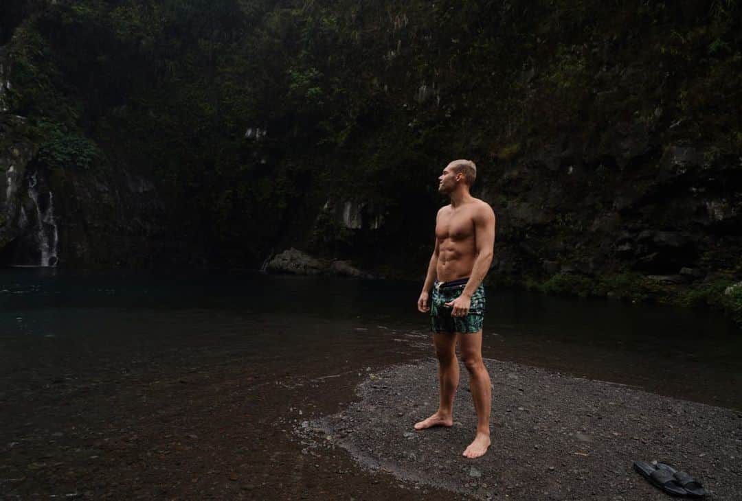 のインスタグラム：「Bien arrivé à La Réunion depuis dimanche, les conditions sont parfaites pour l’entraînement et la recup’ 🌋 Let’s go ! #gotoreunion  #ileintense  #reuniontourisme」