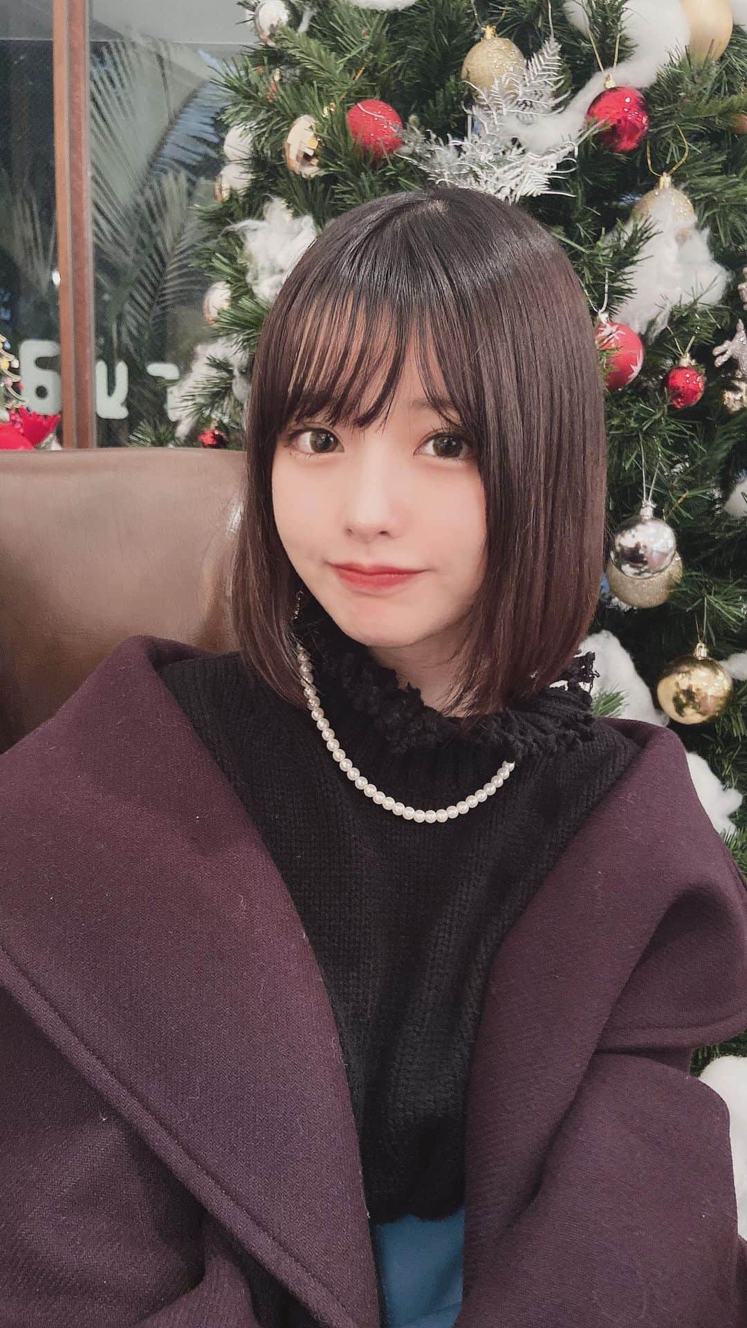 sarimaru(国木田さりまる)のインスタグラム：「クリスマスまであと少しだね💭🎄 クリスマスっぽい過ごし方実はあんまりしたことがない🤣 クリスマスプレゼントは何が欲しい？  #クリスマス#クリスマスプレゼント #クリスマスツリー #whiteglasscoffee #カフェ#彼氏目線」