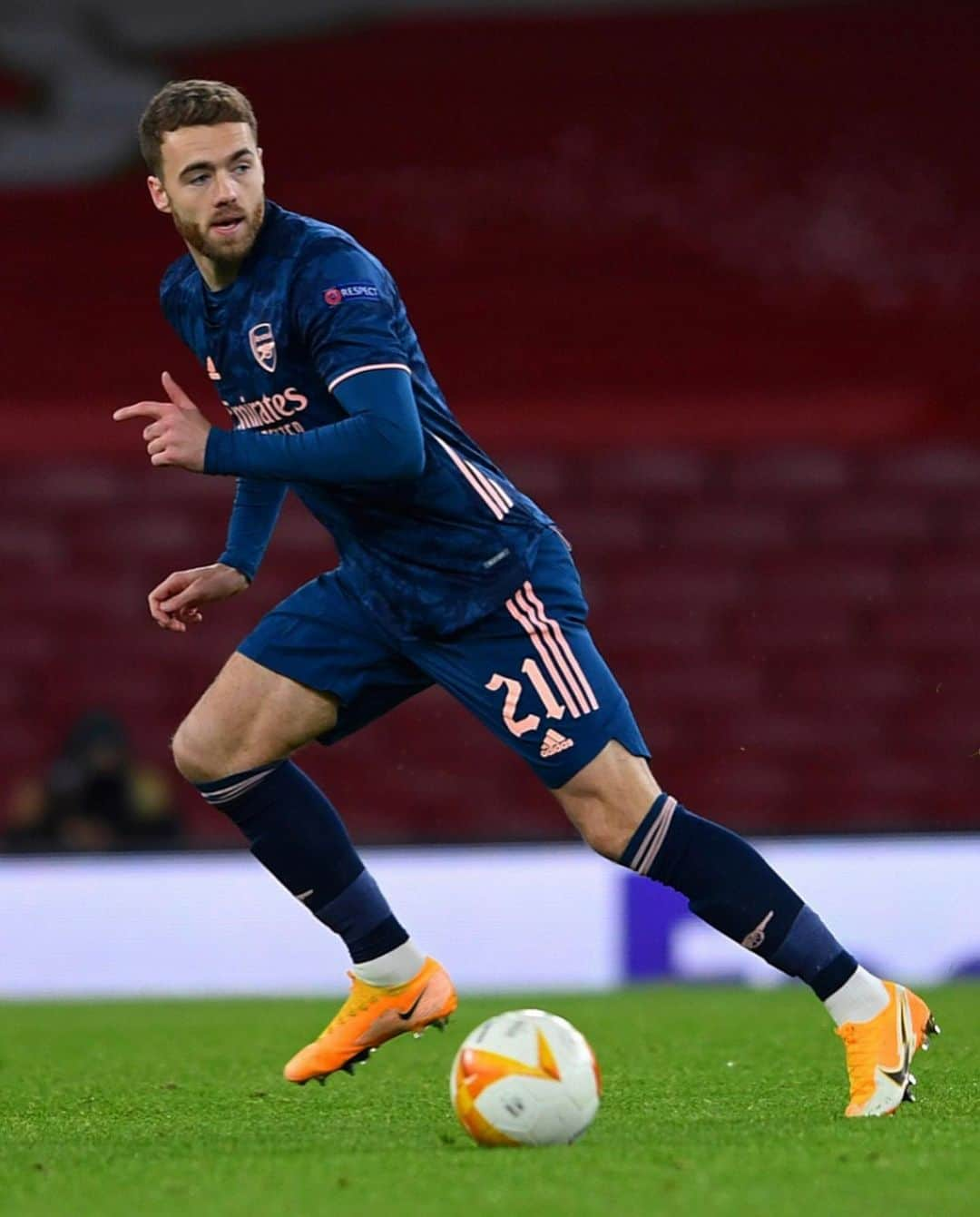 カラム・チャンバースさんのインスタグラム写真 - (カラム・チャンバースInstagram)「Last night was full of emotion...  Firstly, it was amazing to be able to welcome fans back into the Emirates! Secondly, it's been 11 months since my surgery and it was a special moment to be back sharing the pitch with 11 men on it! A great team performance, we keep grinding 💪🏼」12月4日 20時10分 - calumchambers95