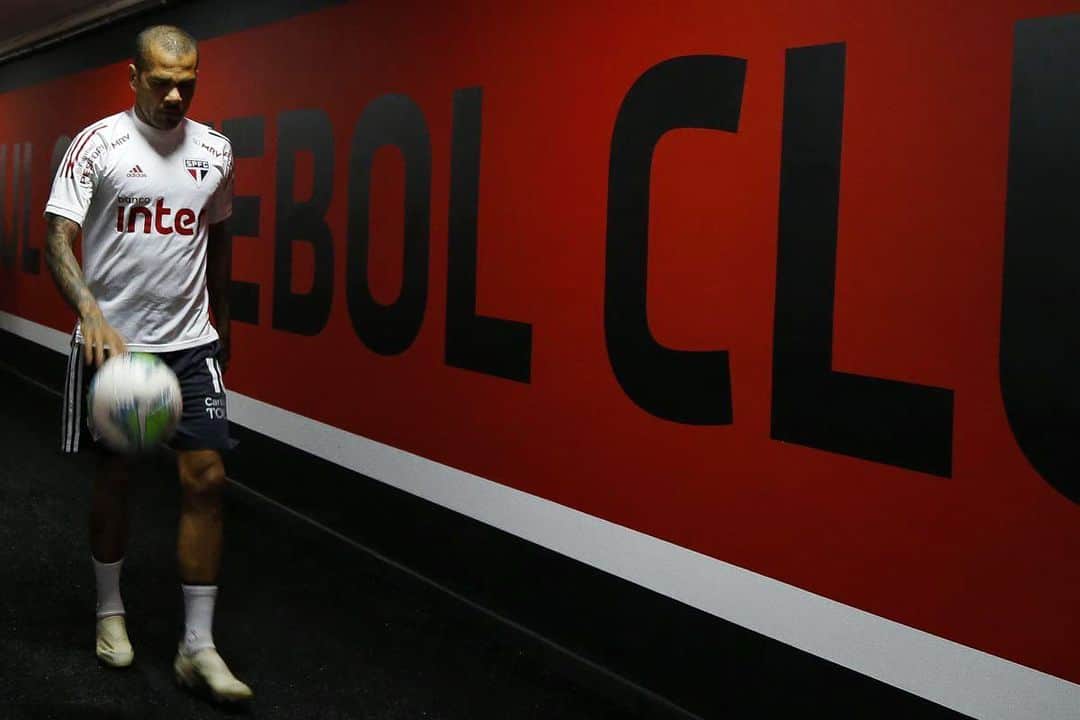 São Paulo FCさんのインスタグラム写真 - (São Paulo FCInstagram)「Futebol Clube. Juntos. ⠀⠀⠀⠀⠀⠀⠀⠀⠀ Domingo é lá no Morumbi. ⠀⠀⠀⠀⠀⠀⠀⠀⠀ #VamosSãoPaulo 🇾🇪 ⠀⠀⠀⠀⠀⠀⠀⠀⠀ 📸 Miguel Schincariol / saopaulofc.net」12月4日 20時18分 - saopaulofc