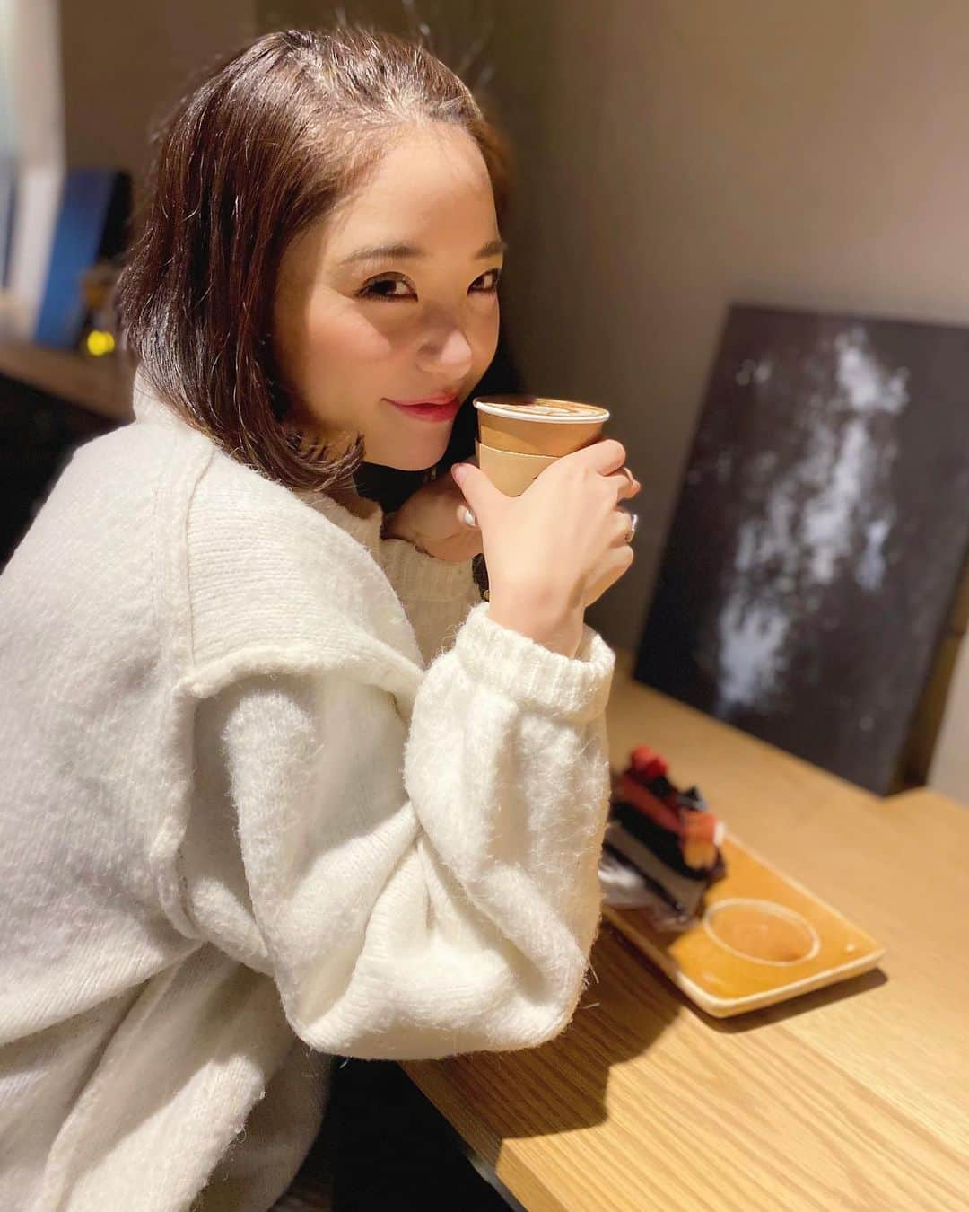 Kozueさんのインスタグラム写真 - (KozueInstagram)「. . 久しぶりの舞台鑑賞...🥺 しあわせ。。。。 舞台前にカフェで甘いもの摂取♡ にこにこ . . #cyberjapan #サイバージャパン」12月4日 20時20分 - kochaofficial_