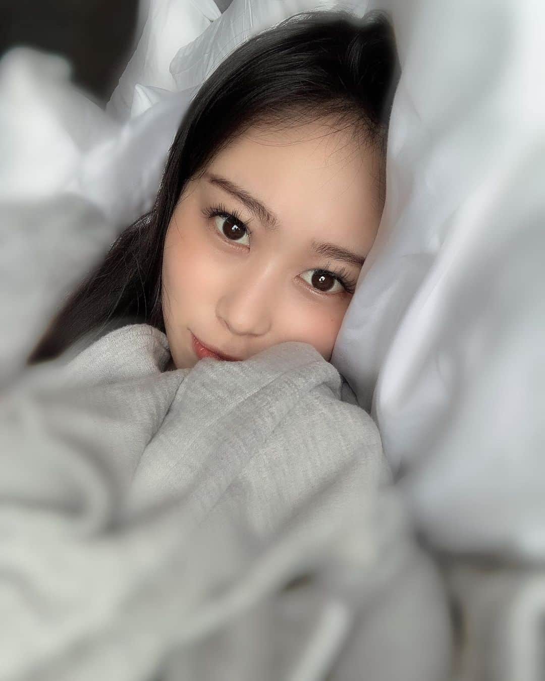 長沼南帆のインスタグラム：「冬のぬくぬく時間程幸せな時間はないのよね😚﻿ みんな寝れる時寝ときやぁ😴 ﻿ ﻿ ﻿ ﻿ ﻿ ﻿ ﻿ ﻿ ﻿ ﻿ ﻿ ﻿ ﻿ ﻿ ﻿ ﻿ ﻿ ﻿ #黒髪　#黒髪ロング　#rq #レースクイーン　#memory #黒髪ロングストレート　#秋　#秋服　#脚長コーデ　#supergt #スーパーgt #撮影会 #rq撮影会　#wing #wing撮影会　#Ktunesracing #gt300 #ゴルフ　#コスチューム　#コスチューム大賞　﻿」