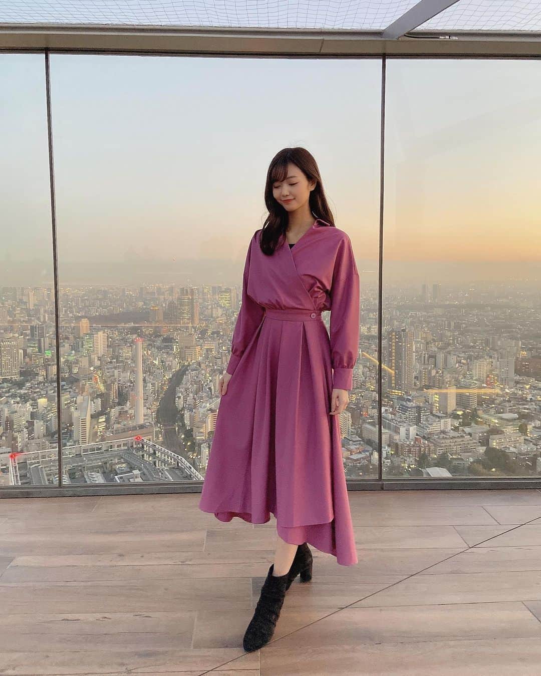 杉浦みずきのインスタグラム：「. お気に入りのワンピース❤︎ 関西から遊びに来た友達と渋谷スカイ登ってみました✨ ・ #私服 #ワンピース #elenore  #渋谷 #渋谷スカイ #渋谷スクランブルスクエア  #shibuya #shibuyascramblesquare」