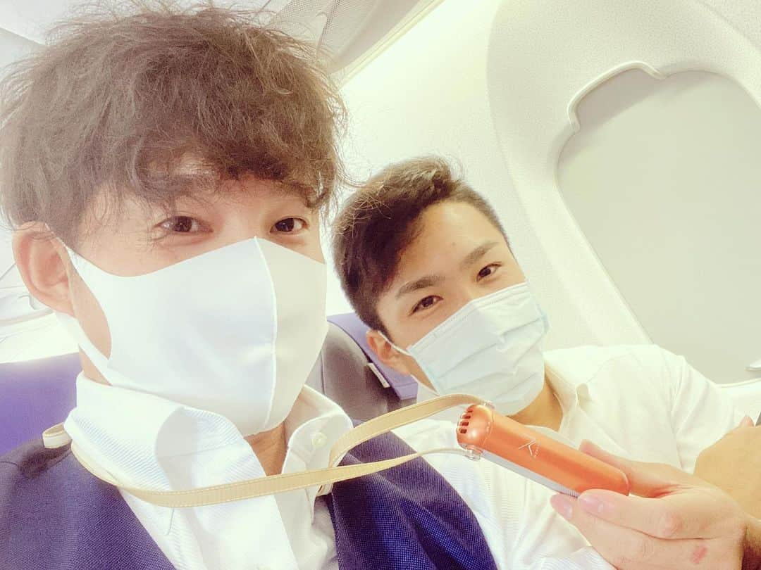 森原康平のインスタグラム：「則本昂大ファンの皆さんへ📸①  のりさんとちょっくらお仕事でした✈️  #則本昂大　#森原康平 #MYAIR  #カルテック　#光触媒　#日本エコライフ　#📸　#rakuteneagles」