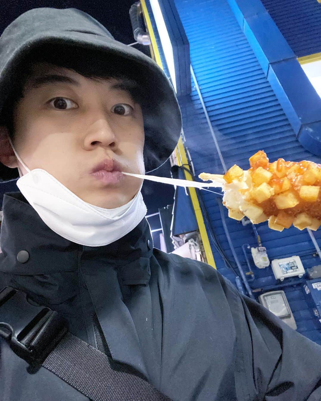 ジンソクさんのインスタグラム写真 - (ジンソクInstagram)「맛잇다 이거  #명량핫도그」12月4日 20時32分 - jinstar