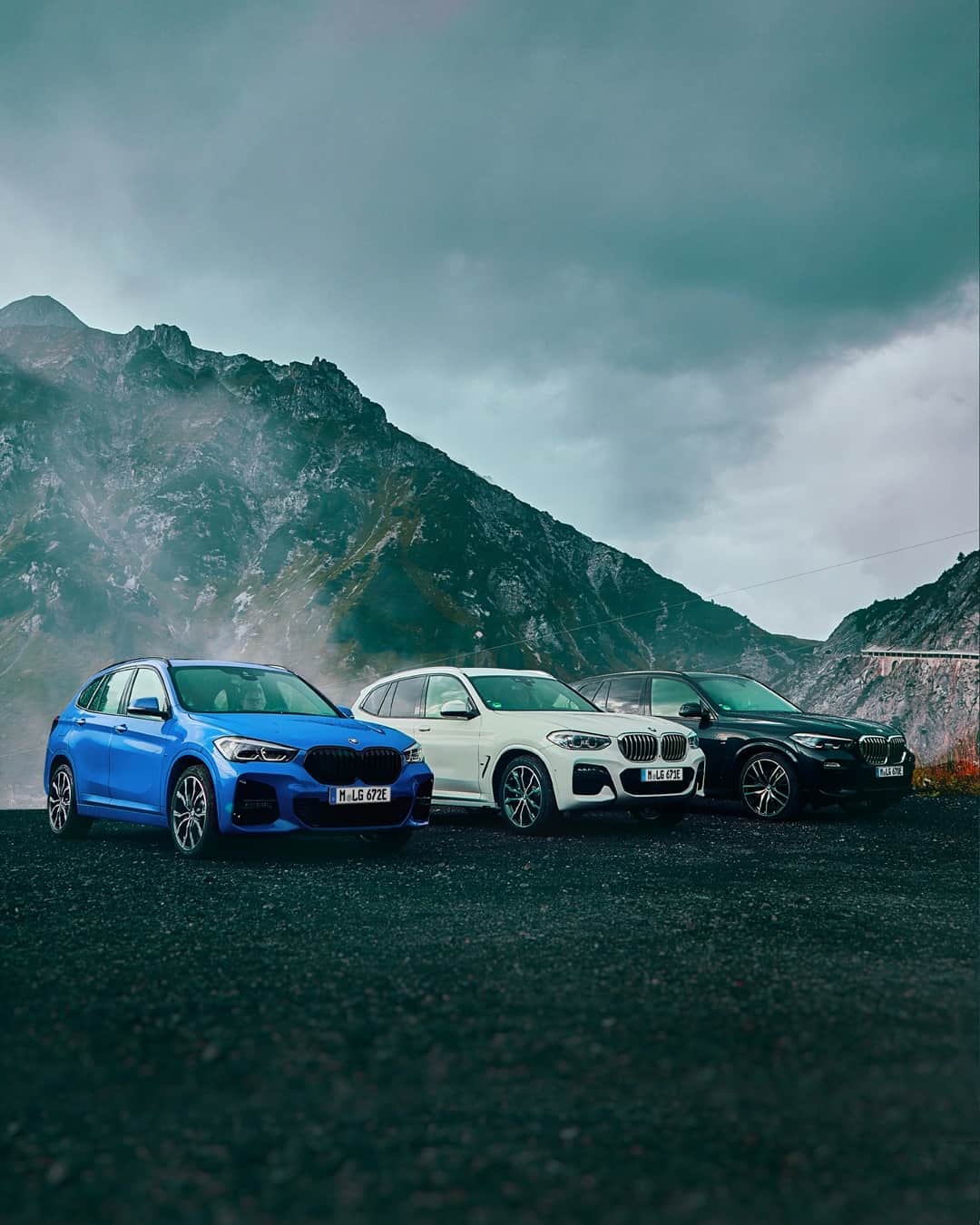 BMWのインスタグラム：「Electrified to new heights. The  BMW X1 xDrive25e, BMW X3 xDrive30e and BMW X5 xDrive45e. #TheX1 #TheX3 #TheX5 #BMW #JoyElectrified #mountainlife @BMWi __ BMW X1 xDrive25e: Energy consumption in kWh/100 km (combined): 13.8. Fuel consumption in l/100 km (combined): 1.9. CO2 emissions in g/km (combined): 43.  BMW X3 xDrive30e: Energy consumption in kWh/100 km (combined): 16.9–16.3. Fuel consumption in l/100 km (combined): 2.4–2.1. CO2 emissions in g/km (combined): 54–48. BMW X5 xDrive45e: Energy consumption in kWh/100 km (combined): 25.2–23.5. Fuel consumption in l/100 km (combined): 2.1–1.6. CO2 emissions in g/km (combined): 47–37.  Further information: www.bmw.com/disclaimer.」
