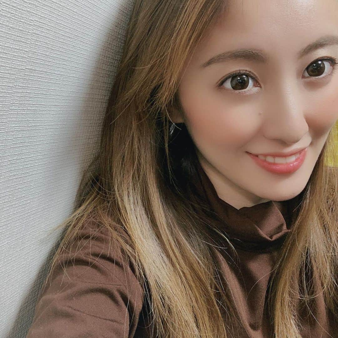 福野来夢のインスタグラム：「気づけば2ヶ月ぶりの投稿🐶 お久しぶりです♡みんな元気かなー？ 今年は友達に会う回数も減り、、 旅行もお出かけも全然行けず なのにもう2020年終わろうとしてる😭かなし。 でもマスクのおかげかいつもより 風邪も引かず元気に毎日過ごしてるよー🌸 そういえばこないだCreepy Nutsさんがラジオで弟と私の話をしてくれたみたい！ 恐縮すぎる。ありがたい限りです🥺 Twitterで教えてくれた方ありがとうございます。 . #2ヶ月ぶりの近況報告でした」