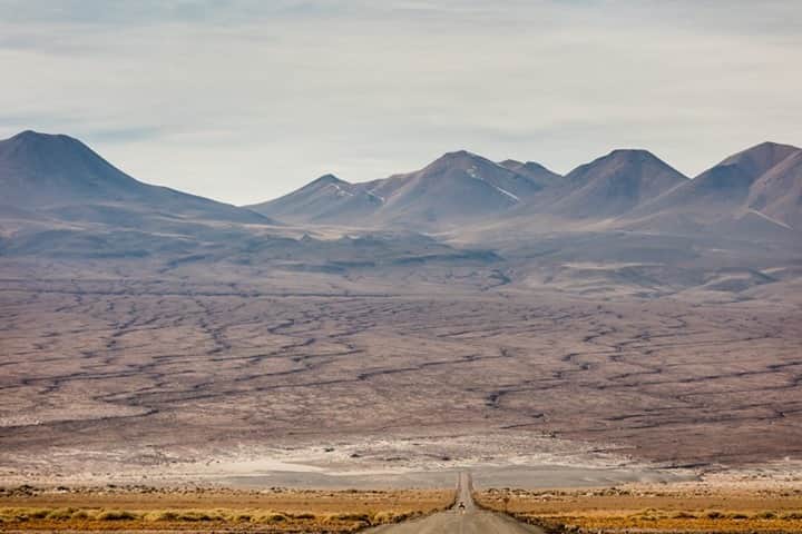 National Geographic Travelさんのインスタグラム写真 - (National Geographic TravelInstagram)「Photo by @robert_ormerod / A road runs through the plains and mountains of the Atacama Desert in Chile. The Atacama is the driest and highest desert in the world.」12月4日 20時38分 - natgeotravel