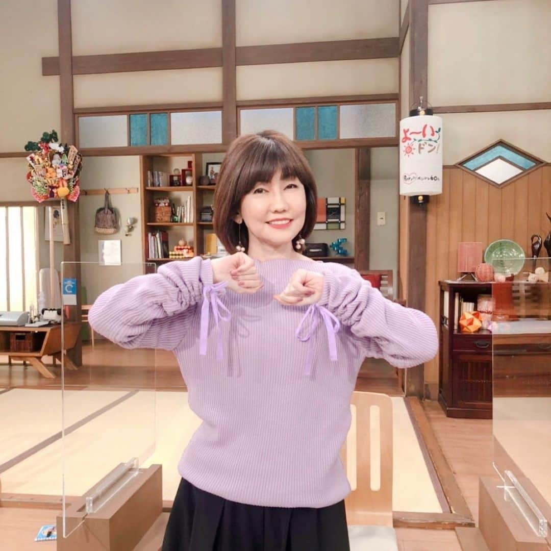 松本伊代さんのインスタグラム写真 - (松本伊代Instagram)「今週の「よ〜いドン！」のお洋服はこんな感じでしたー💜💜💜  #関西テレビ #よーいドン #resyuryu #りょおが3歳の時なりたかった夢はムラサキ色 #綺麗な紫 #袖がかわいい」12月4日 11時46分 - iyo14_official