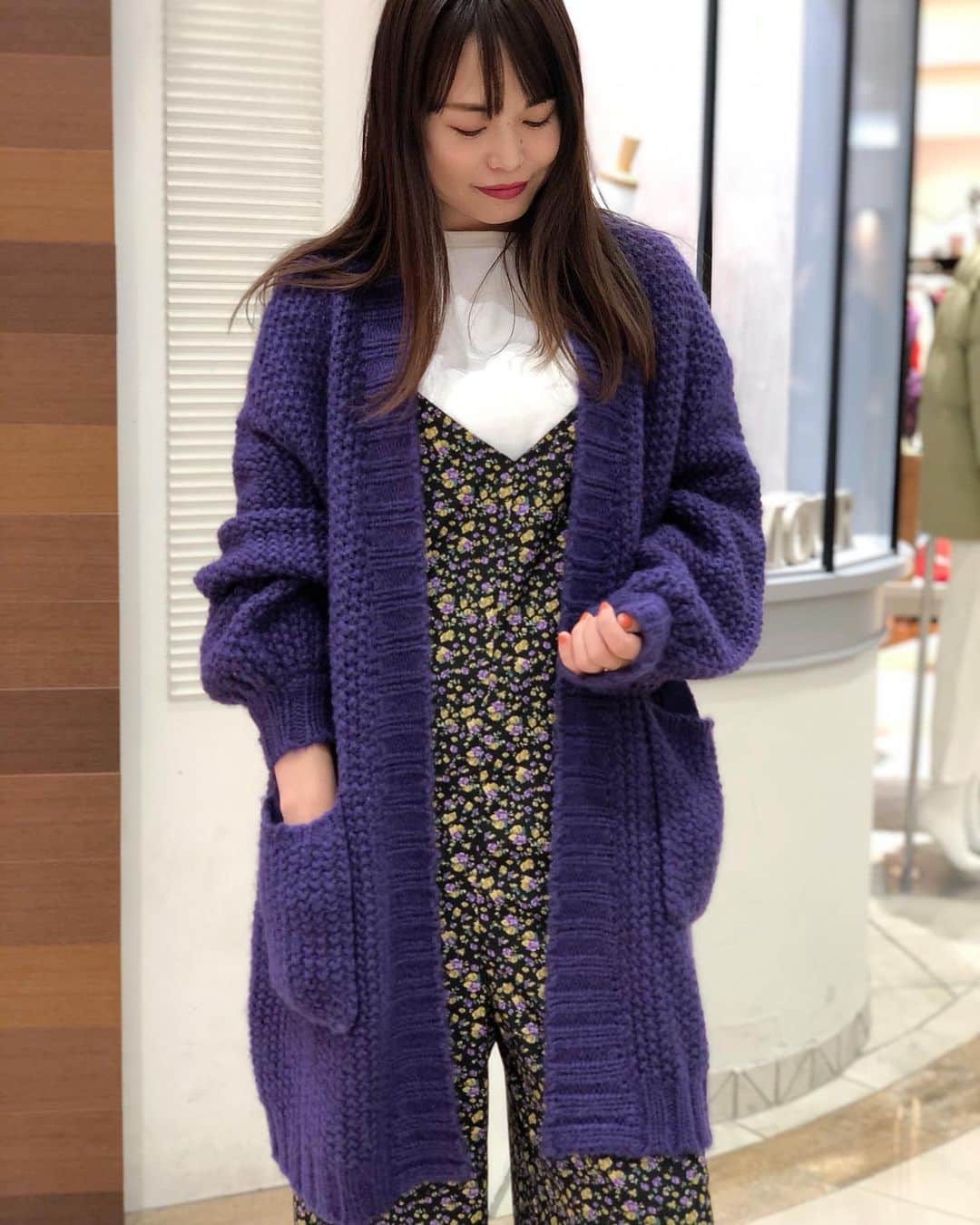 新谷美奈のインスタグラム：「.﻿ ﻿ 気分をリフレッシュしてくれる﻿ 派手色💜×花柄💐﻿ ニットのフォギーな質感と丸みのあるフォルムが﻿ 女性らしい柔らかさを演出してくれます☺️﻿ ﻿ Nina mew﻿ knit gown ¥29,000+tax﻿ salopette ¥24,000+tax﻿ cut&sew ¥11,000+tax﻿ ______________________________________﻿ ﻿ 🎅🏻Special 4days🎄﻿ 💫12月4日(金)〜12月7日(月)の間﻿ 　　連続ゆめポイント５倍！﻿ 💫ゆめクレジット5回無金利！﻿ ﻿ 🎍Nina mew 2021 HAPPY BAG🛍﻿ ご予約承っております🤍﻿ ﻿ @ninamew_official#Ninamew#ニーナミュウ#ゆめタウン#ゆめタウン佐賀#セレクトショップ#selectshop」