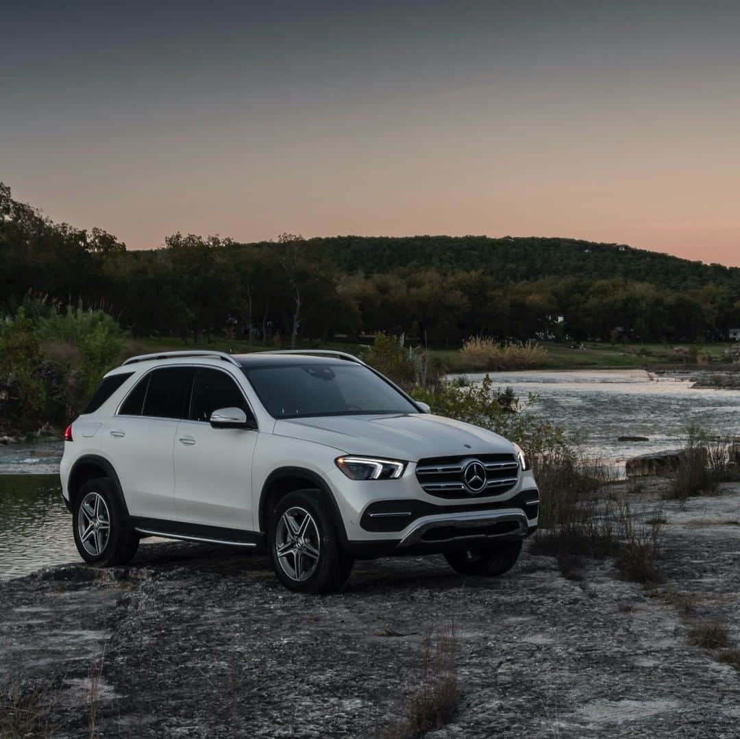 メルセデス・ベンツさんのインスタグラム写真 - (メルセデス・ベンツInstagram)「Modern luxury both on and off the road: this is the design message of the new GLE.  #MercedesBenz #GLE #Mercedes #Benz」12月4日 12時00分 - mercedesbenz