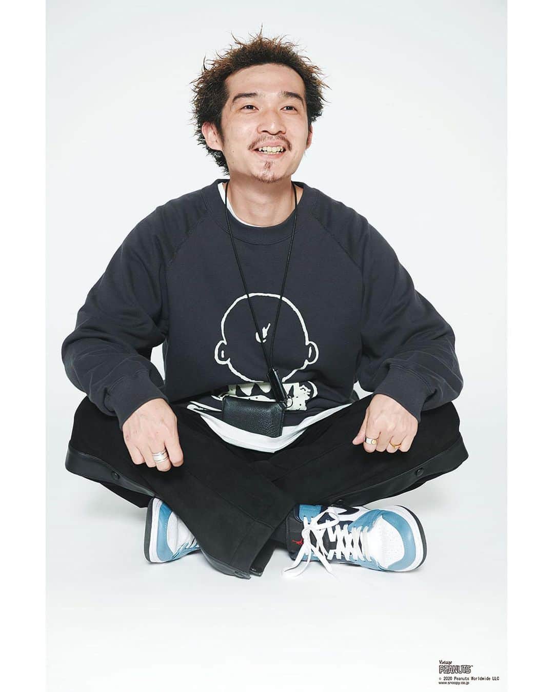 JOURNAL STANDARD relumeさんのインスタグラム写真 - (JOURNAL STANDARD relumeInstagram)「【特集公開】﻿ ﻿ WEAR THE NEW STANDARD 新しい日常を、新しい服と。﻿ vol.4 「ピーナッツ」スウェットで 冬のデイリースタイルをハッピーに！﻿ ﻿ 仕事のスタイル、移動手段、住む場所、家族と過ごす時間…etc.﻿ ライフスタイルの変化によっていろんなコトがミニマライズされている今こそ、必要なのは自分の暮らしとしっかり向き合える「服」。﻿ ﻿ そこでこの秋冬、JOURNAL STANDARD relumeでは新しい日常をより良く過ごすための「ニューノーマル・ワードローブ」の数々を提案。﻿ ﻿ 連載第4回は、チャールズ・M・シュルツによる世界的漫画『ピーナッツ』とコラボレーションした「ピーナッツ×スポーツウェア バイ レリューム」のスウェットをフィーチャー。﻿ ﻿ バリエーション豊かに揃ったスペシャルなアイテムの数々を、レリュームのショップスタッフ12人が思い思いのテイストで自由に着こなします。﻿ ﻿ 今っぽいユルさがありながらも普遍的、それでいて着るだけで楽しげな気分にさせてくれるコレクション。﻿ ﻿ スタイリングの醍醐味は、色、絵柄を選ぶところからすでに始まっています！﻿ ﻿ ﻿ Photo_Takemi Yabuki(W)﻿ Styling_Shuhei Yoshida﻿ Edit&Text_Kai Tokuhara﻿ ﻿ ﻿ #peanuts﻿ #sportswear﻿ #charliebrown﻿ #チャーリーブラウン﻿ #lucy﻿ #ルーシー﻿ #woodstock﻿ #ウッドストック﻿ #ピーナッツ﻿ #snoopy﻿ #スヌーピー﻿ #sweatshirt﻿ #vintagelike﻿ #journalstandardrelume﻿ #relume﻿ #unisex﻿ #relume_unisex﻿ #relume_casual﻿ #relume_basic﻿ #baycrews」12月4日 12時00分 - js_relume
