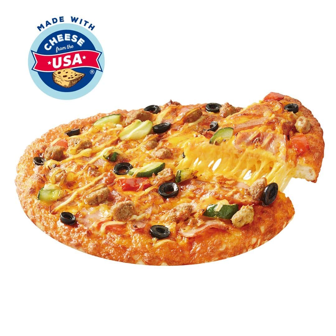 宅配ピザ「ナポリの窯」さんのインスタグラム写真 - (宅配ピザ「ナポリの窯」Instagram)「ミートチェダー・ジャパン パリッとジューシーな粗挽きソーセージなど、3種類のお肉をトッピング♪ 彩鮮やかな野菜の旨みと、アメリカ産レッドチェダーチーズのコクと香りをお楽しみいただけます！  @napolinokama ・ #ナポリの窯 #pizza #ピザ #宅配ピザ #テイクアウト #テイクアウトランチ #チーズ #チーズ好き #🧀 #宅飲み #家飲み #おうちごはん #おうちごはん部 #おいしいやつ #休日の過ごし方 #休日を満喫 #出前 #出前館 #ピザ好き #ピザ好きな人と繋がりたい #usacheese #アメリカ乳製品輸出協会 #コロナに負けるな」12月4日 12時00分 - napolinokama