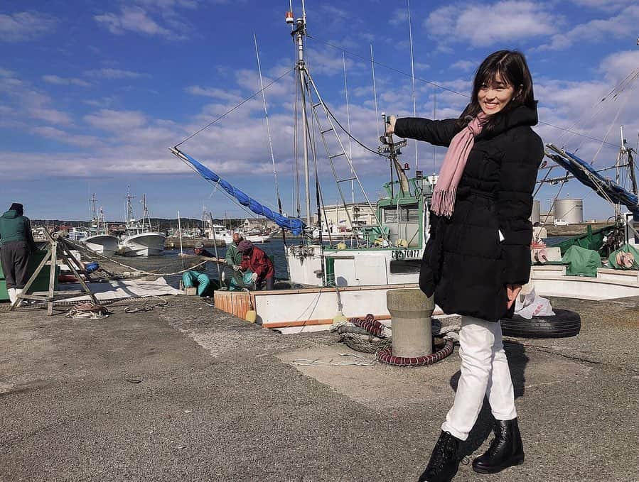 のインスタグラム：「⚓️今日は☀️ 「ちばと一緒に！食べて応援　ちばの味」のロケで、 夷隅市の大原漁港に🐟 これから千葉の海の幸いただいてきます😋 船が戻ってきて📸 ・ ・ #ちばと一緒に #食べて応援 #千葉の味 #千葉県 #千葉グルメ #海の幸 #漁港 #大原漁港 #夷隅 #ロケ #レポーター #チバテレ #シャキット #アナウンサー #フリーアナウンサー」
