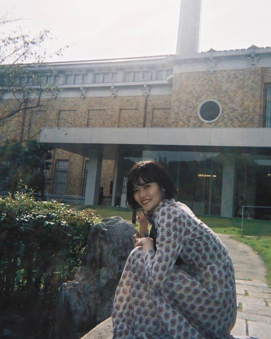 追田菜々花のインスタグラム：「写ルンです📷エモエモ ________________________ ミスキャンパス立命館 グランプリ投票【12/6まで】🏆  2枚目のQRコードをスクショして QRコードリコーダーで読み取ると投票サイトに飛べます◎ 私のプロフィールに貼っているサイトや、Twitterからでも投票できます！！！  3枚目のQRコードから、LINE追加も待ってます\( ˆoˆ )/  #ミスキャンパス #ミスキャンパス立命館 #立命館大学 #ミスコン #ミスコレ #ミスコンファイナリスト #ミスコン2020 #ミスコンテスト #投票 #ミスキャン #おいポチ #おいちゃんず #追田菜々花 #スポーツ健康科学部 #エントリーナンバー1 #ショートカット #ショートヘア #ショートボブ #ショート女子 #ボブヘアー #ボブヘアアレンジ #内巻きボブ #内巻きワンカール #黒髪 #黒髪ボブ #黒髪ショート #黒髪女子 #女子大生 #女子大生コーデ #大学生コーデ」