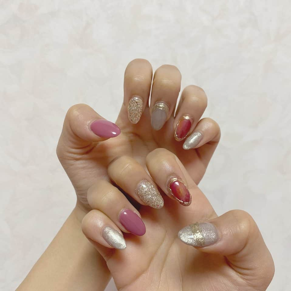 REINAさんのインスタグラム写真 - (REINAInstagram)「New nail 💅🏼💭﻿ ﻿ 昨日行ってきました♡﻿ お気に入りです＾＾﻿ ﻿ やっぱりネイルすると﻿ 気分上がるなあ🥰♩.｡﻿ ﻿ ﻿ 昨日載せてたメンバーのも﻿ 可愛いかったっっ🦄🖤✨﻿ ﻿ ﻿ ﻿ #オリックス #BsGirls #Bs2020 ﻿ #buffaloes #ORIX #プロ野球 #NPB ﻿ #baseball #野球 #野球好き #オリ姫 ﻿ #オリックスバファローズ ﻿ #みんなでバファローズ ﻿ #ネイル #newnail #pink #デザインネイル﻿ #ニュアンスネイル #ミラーネイル ﻿ #reina_bsgirls #reina_360 #SMILE ﻿ #instalike #followme」12月4日 12時19分 - reina_bsgirls_360