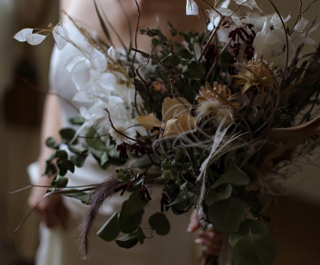 TAKE and GIVE NEEDS(T&G公式) さんのインスタグラム写真 - (TAKE and GIVE NEEDS(T&G公式) Instagram)「・ 【#weddingbouquet】 ・ くすみカラーのブーケは 花嫁の上品さを引き立たせます💐 ・ 会場👉 #アーカンジェル迎賓館福岡  ＝＝＝＝＝＝＝＝＝＝＝＝＝＝＝＝＝＝＝＝＝＝＝＝＝ 結婚式準備に役立つ情報や会場イベントなどウェディングに関する様々な情報は、公式twitterでお届けしているのでこちらもフォローお願いします！ プロフィール欄のURLをクリック👆 ＝＝＝＝＝＝＝＝＝＝＝＝＝＝＝＝＝＝＝＝＝＝＝＝＝」12月4日 12時19分 - takeandgiveneeds_official