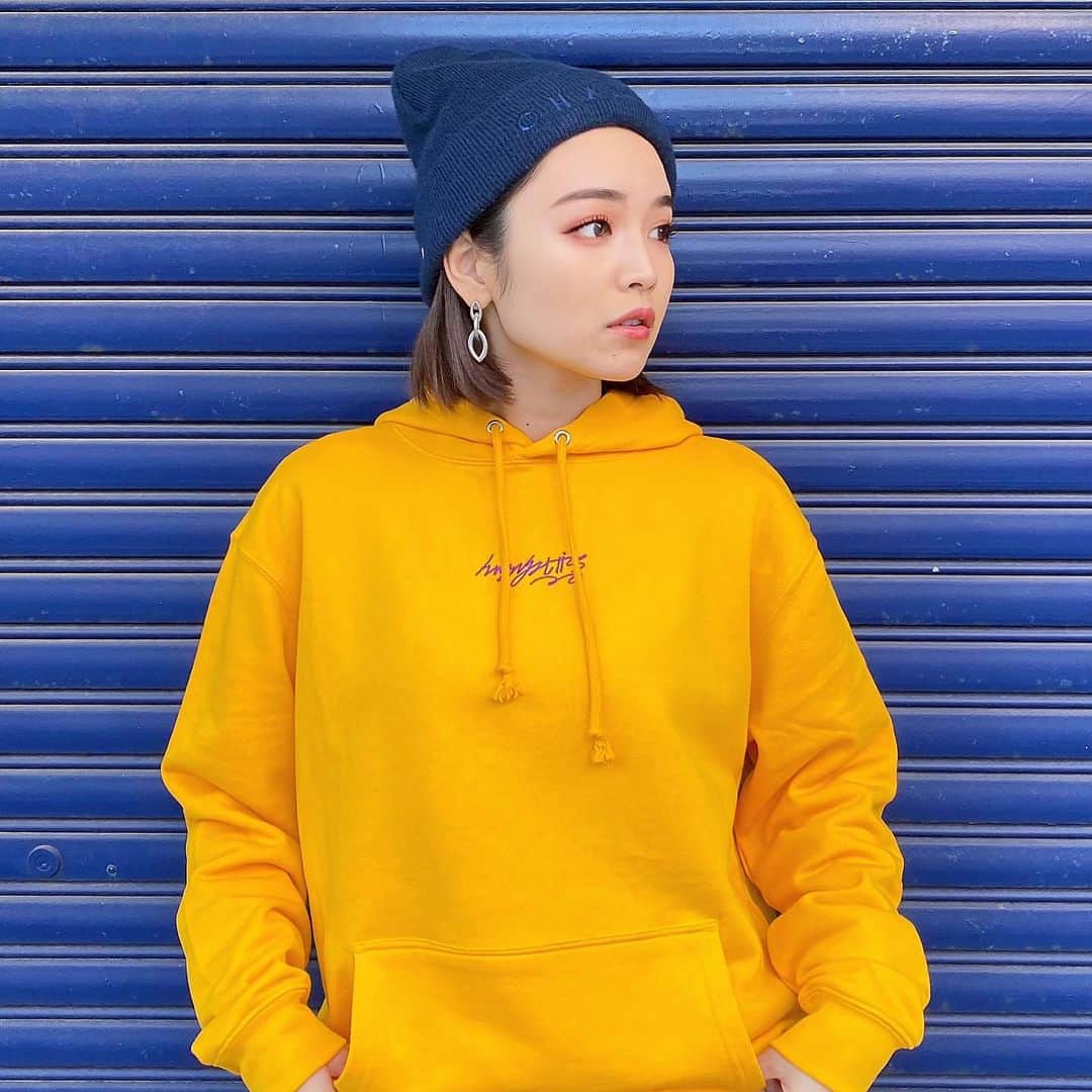 富久美玲のインスタグラム：「_ . 🆕 ニューロゴデザインのパーカー🐶💓 . @human_graphics  ▷Lサイズ .  #私服#身長152cm#mireistylecode#ootd#トップス#パーカー#humangraphics」