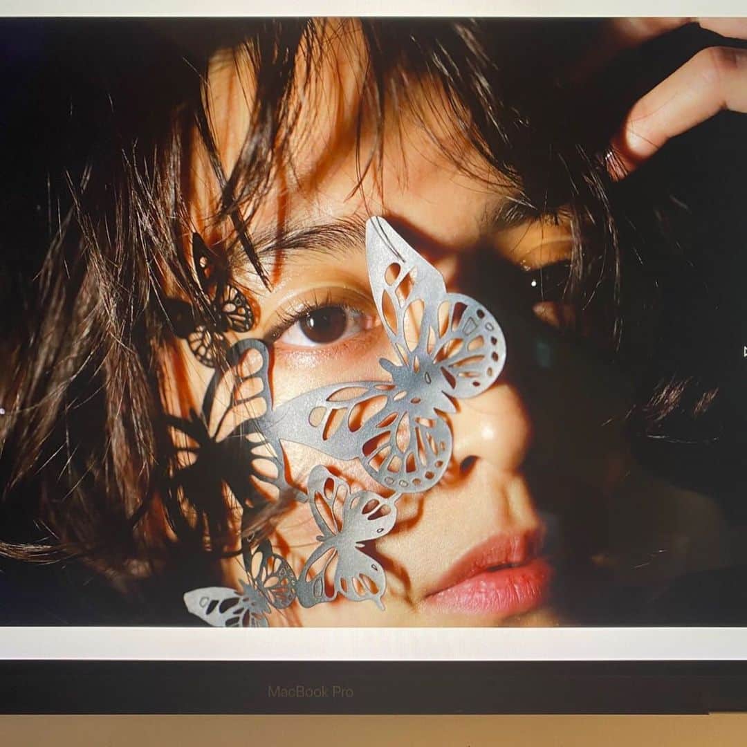 SPRiNGさんのインスタグラム写真 - (SPRiNGInstagram)「次号のアニメ連載には、いつもとはひと味違う妖艶な美月ちゃんが登場します😆こちらは誌面では使わなかったアザーカット💡本誌では、このシリーズは未使用となりましたが綺麗なのでこちらで公開🙋‍♀️✨本番に選ばれたカット楽しみにしていてください〜♡  #山本美月 #アニメのはなし #SPRiNG #スプリング #エディターO」12月4日 12時25分 - spring_tkj