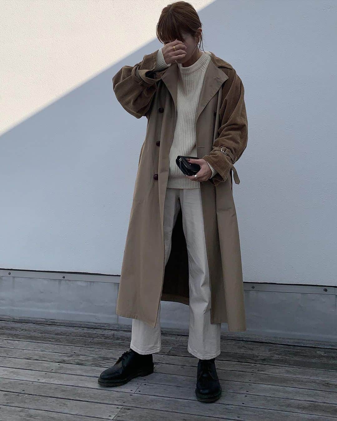 Mie Kawanoのインスタグラム：「この前の色違いknit  tops @canaljean #canaljean  Pants #yanuk #ヤヌーク shoes #drmartens  coat #fillthebill   #coordinate #code #instagood #instafashion #トレンチコート」