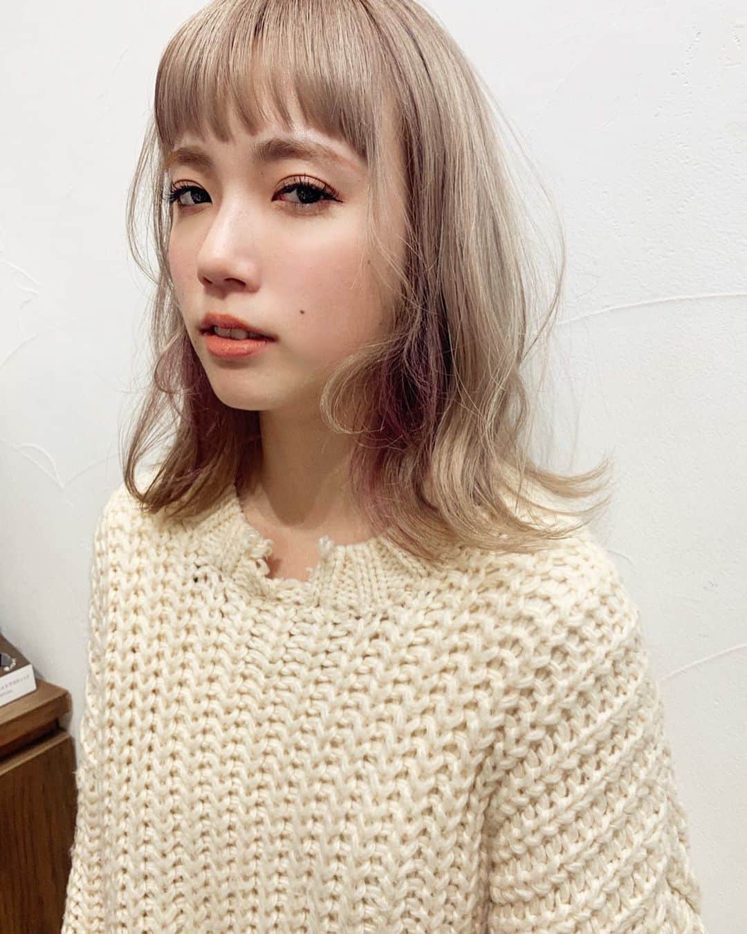 yokoのインスタグラム：「. もう引っ越したくないって 引っ越す度に行ってるし ここ5.6年でどんなけ引っ越ししてるか、、😂 . . とりあえず今日は3.4部出演なので 腰気合い入れて行くしか無いぜい🔥 ちなみに5日は生誕1万日です💕 人生で一回だけなのでみんなに会えたら嬉しいなあ🥰 . . . . . . . . . . . . . . . . . #エンタメ活動を止めない #アジア一のエンターテインメント #burlesque#burlesque lesquetokyo#バーレスク東京#ダンサー#透明少女#model#hairmake#makeup#love#ootd#fashion#instagood#instalike#instafashion#tokyo#white #오오티디‭#셀카#메이크업#머리스타그램 #お洒落さんと繋がりたい#カメラ好きな人と繋がりたい#モデル#東京」