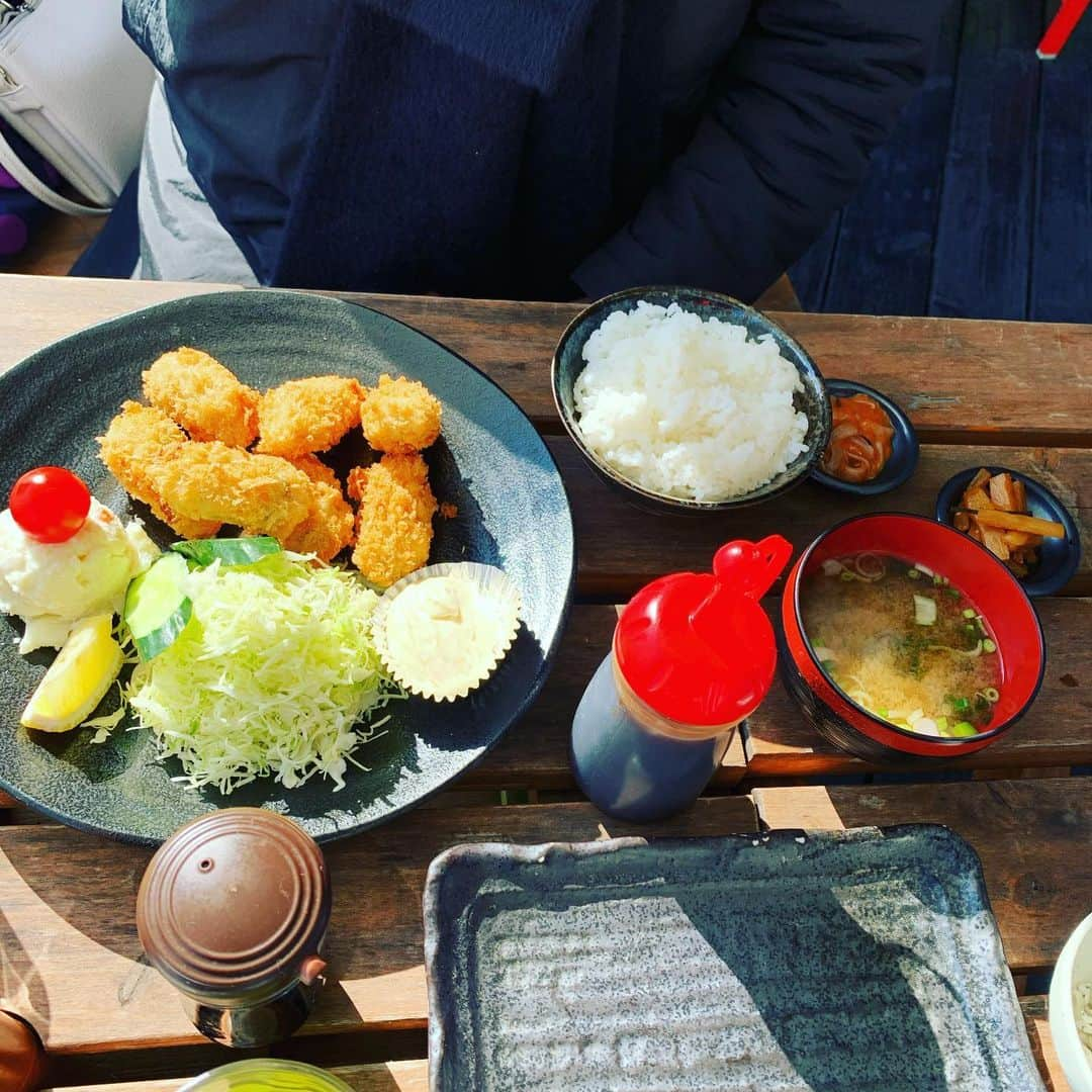 金村義明さんのインスタグラム写真 - (金村義明Instagram)「いしだの浜焼き 行きつけ 伊豆の帰りは、ここでランチ定番 干物定食にカキフライ定食 超超超劇劇劇ウマママママシ」12月4日 12時37分 - yoshiaki_kanemura