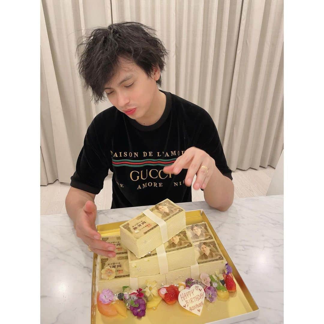 のインスタグラム：「お誕生日おめでとう😍😍😍  #happybirthday #felizcumpleaños」