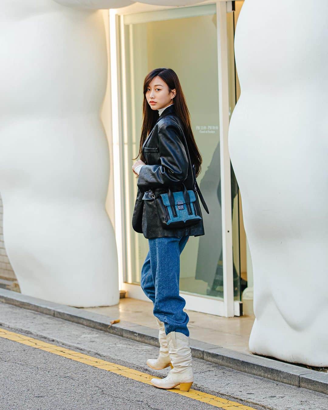 가로수길 , Seoulのインスタグラム：「Street @esuyoo 🔥」