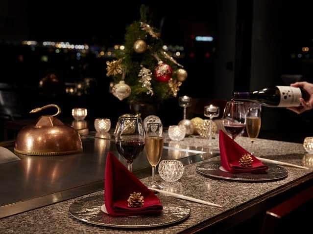 ANA CROWNE PLAZA NARITAのインスタグラム：「【鉄板焼「菜里多」2020Xmas course】 . あなたの大切な方の思い出に残る、特別なクリスマスを過ごしませんか🎄✨ . ご予約・詳細はこちら▽ https://www.anacrowneplaza-narita.jp/restaurant/narita/menu/?c=dinner  ◆お客様の安全・安心と感染症拡大防止を最優先として以下の取り組みを実施いたしております◆  ・店舗入口には、発熱や咳など異常が認められる場合は店内飲食をお断りさせていただいております。 ・お客様の入店時に検温をお願いしております。 ・店舗入口には手指消毒用に消毒液を用意しております。 ・店舗入口及び、食事中以外はマスクの着用をお願いしております。 ・従業員はマスク着用を義務付けております。 ・飛沫感染・接触感染を防止するために席数を減少して十分な間隔をとったテーブルレイアウトにしております。 ・店内が混み合う場合は入店を制限しております。 ・お客様が入れ替わる都度、テーブルを消毒しております。 ・お支払い、受け渡し時はキャッシュトレーを使用いたします。 . ホテル公式Facebook▽ https://m.facebook.com/anacrowneplaza.narita . ホテル公式Instagram▽ https://www.instagram.com/anacrowneplaza_narita/ . ホテル公式LINE▽ https://lin.ee/1uofs8ueK」