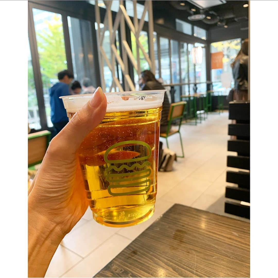 武藤京子さんのインスタグラム写真 - (武藤京子Instagram)「* * 映画からの @shakeshackjpn  * 店内が風通し良くて 結構寒い😵 * #SHAKESHACK #クリスマス限定 #クランベリーチキン #🎄 #アメブロ更新しました #STORYブログ更新しました」12月4日 12時46分 - kyokomuto0628