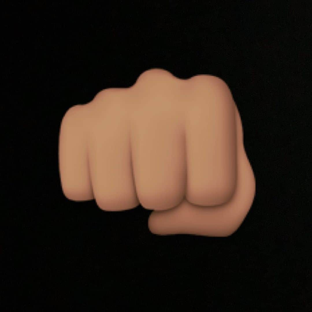 のインスタグラム：「Socially distant fist bump  for all my homies!」
