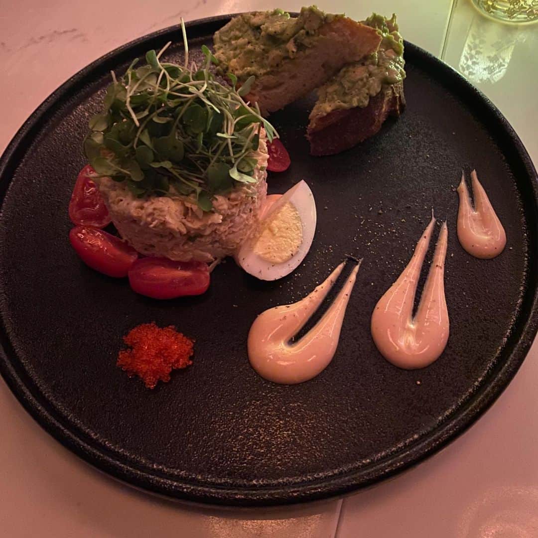 トレ・クールのインスタグラム：「Getting pretty good at cooking these days... Burned through all of my records... Does anybody out there have any new music recommendations?」