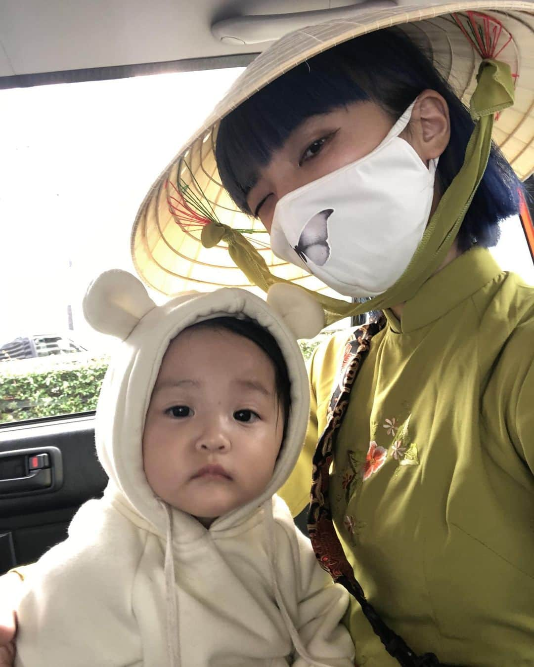 CHiNPANさんのインスタグラム写真 - (CHiNPANInstagram)「耳つけたがり母ちゃん🧸 あ、しぬほど親バカな赤子インスタアカウントも宜しゅうお願いします。 #aodai」12月4日 13時22分 - 13chinpan