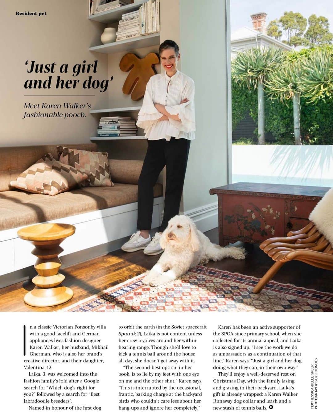 カレンウォーカーのインスタグラム：「Karen and Laika (the goodest girl for photos) at home for @havenmagnz by @guycoombes.」