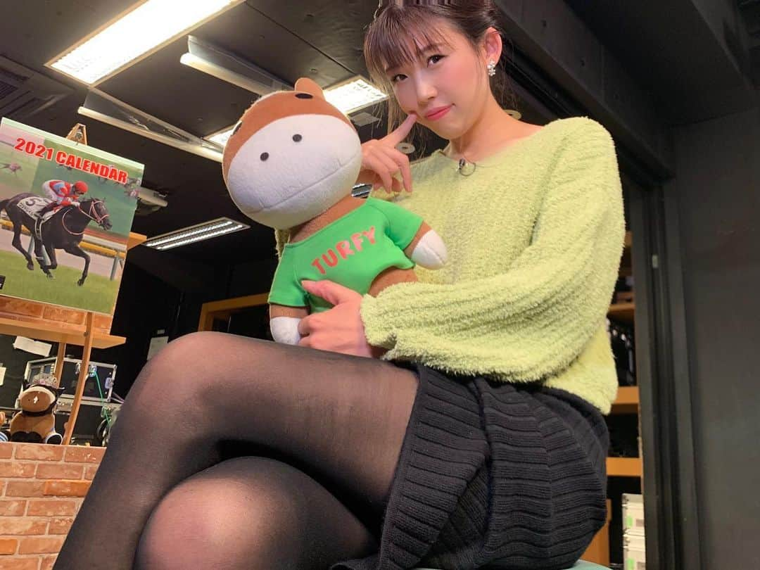 中村愛さんのインスタグラム写真 - (中村愛Instagram)「👠♡ ・ ・ ・ 収録終わったよ😍🥰 #ストッキング 今日は珍しく #黒ストッキング ✨ ちょい薄めなのが いいんでしょ⁉️ #知らんけど  とにかく #チャンピオンズカップ 予想してます。 本命過ぎてごめんなさい🙏のやつ。 #チバテレ #テレ玉 #中村愛のうまコラボ」12月4日 13時27分 - nakamuramura_ai