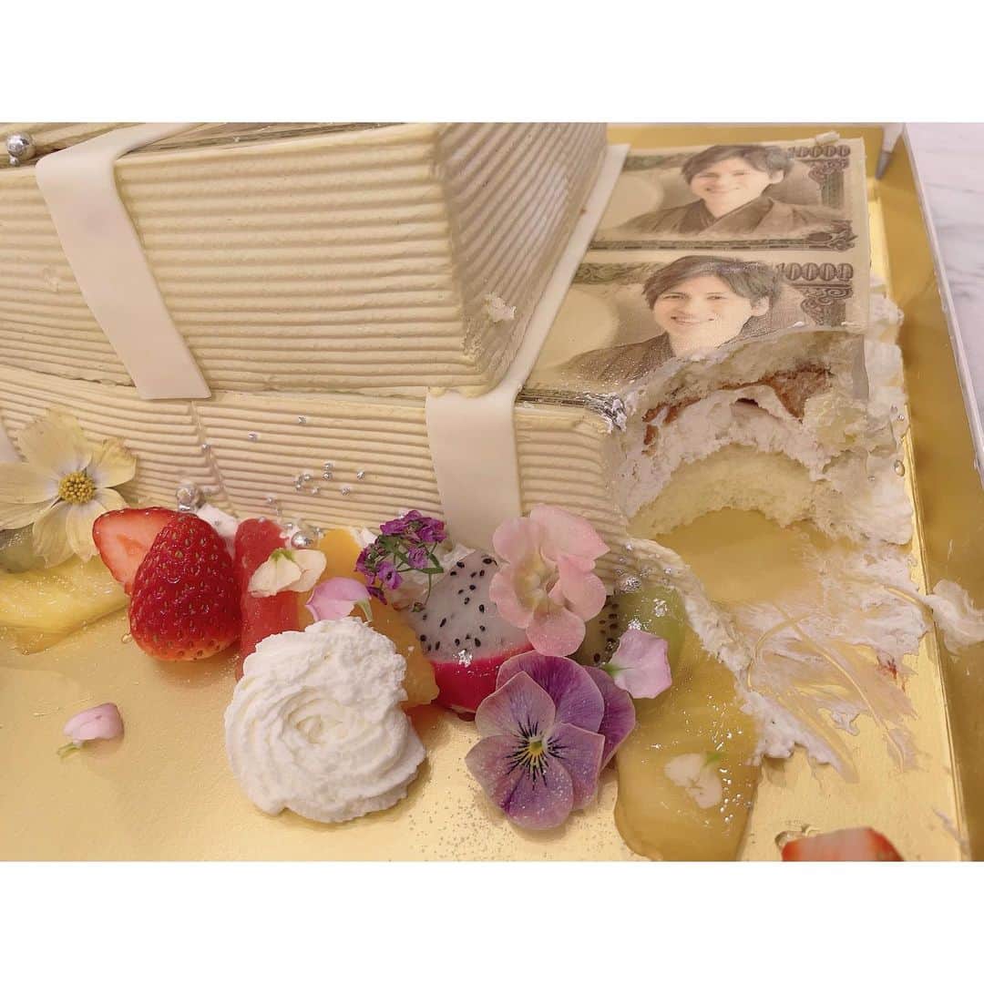 川崎希さんのインスタグラム写真 - (川崎希Instagram)「😍😍😍  #birthdaycake  #moneycake」12月4日 13時28分 - kawasakinozomi