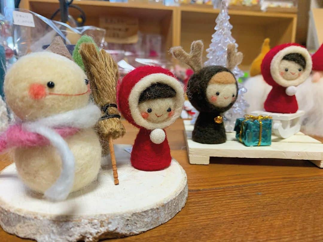 佐藤玲奈さんのインスタグラム写真 - (佐藤玲奈Instagram)「🎁 きのう12月3日のNスタふくしまでは クリスマスグッズ2020をご紹介しました❄️❤︎  お世話になったのは @na.turi さん　(1枚目) @irodori_2010 さん(2枚目)  na-turiさんは初めて伺ったのですが店長の山口さんがとても素敵な方で、だからこそこんなに可愛らしい作品で溢れてるんだなと感じました🌷❤︎ありがとうございました！  irodoriさんは夏ぶり2回目のご紹介！季節によって様々な雑貨が取り揃えられていていつ行ってもワクワクできる空間です💡❤︎いつもありがとうございます♪  皆さんも素敵なグッズをみつけて 楽しいクリスマスをお過ごし下さい🎄🎂  #naturi#irodori#福島市#雑貨店#ハンドメイド#ハンドメイド雑貨店#ユニーク#ユニーク雑貨#クリスマス#クリスマスグッズ#クリスマスオーナメント#テレビユーふくしま#Nスタふくしま#アナウンサー#佐藤玲奈」12月4日 13時29分 - rena___sato