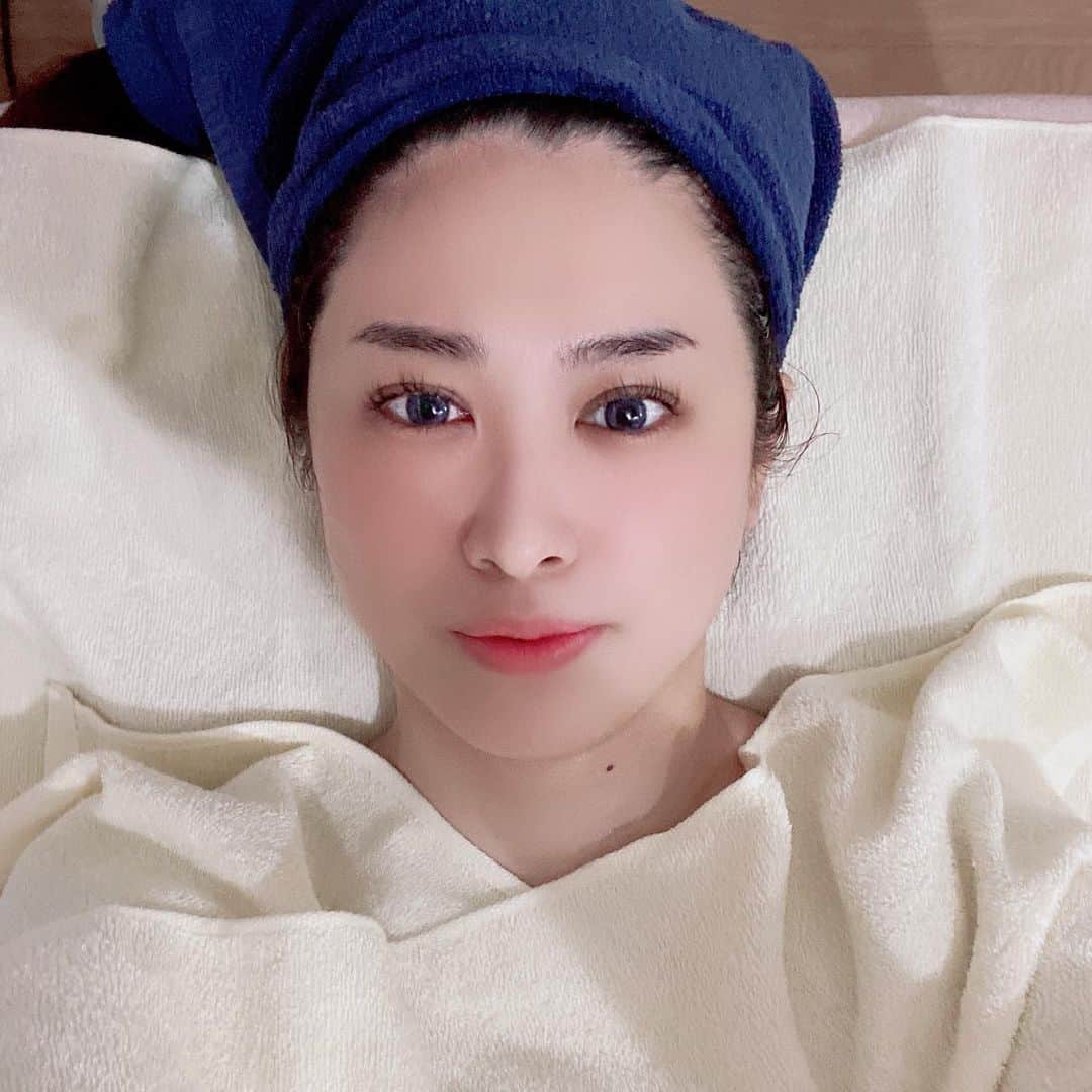 飛鳥凛のインスタグラム：「人生で生まれて初めてのハイフを経験してきました🥺 これから3週間かけてリフトアップしていくみたいなのでとっても楽しみ！！！！！ 感覚は気持ちいいマッサージされて少しずつ温かくなっていく感じ。眠ってしまいそうでした💤笑  目黒からとっても近いお店♡ タグ付けしているので是非チェックしてみてください✨」