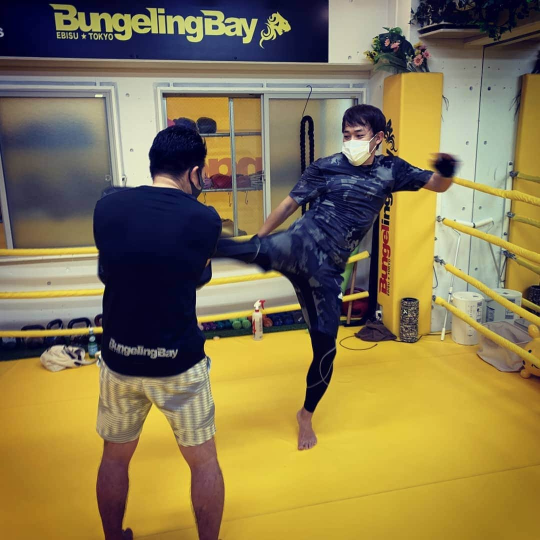 ファンキー加藤さんのインスタグラム写真 - (ファンキー加藤Instagram)「#キックボクシング #BungelingBay #トレーニング  #ファンキー加藤 #生誕ライブ #TANZANITE #あと14日 #2週間後！」12月4日 13時47分 - funkykato_funkykato_funkykato