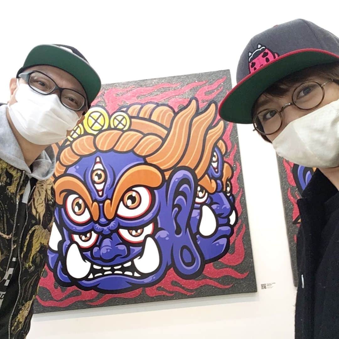 Julie Wataiのインスタグラム：「Teiさん個展 #オモイのチカラを観に元町に行ってきました！ デルタコのロゴなど描いて頂いたり、程さんのイラストは昔から大ファンなんですが、 今回展示された全て手描きで制作された神様たちは圧巻！物凄いパワー溢れていて見るだけで元気を頂きましたよ🙏ありがたや〜 私のかぶっている鬼キャップも個展で販売してるそうです。 . 恐いはずなのにおしゃれで可愛い、、 昔から日本人に馴染みがあるのに全く新しい神様。これは程さんにしか生み出せません！  12/1(tue)-12/8(tue).2020 ＊12/2水曜日休み Sanseido Gallery art & design #サンセイドウギャラリー」