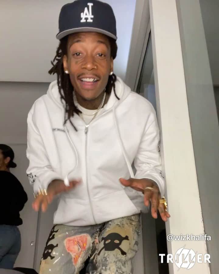 ウィズ・カリファのインスタグラム：「This that my fucca right here 🦈💕☠️」