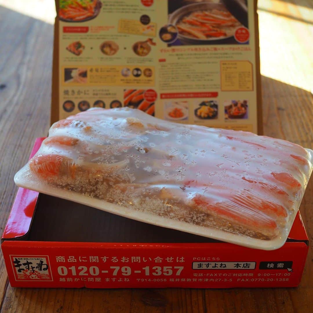 シンプルご飯が好き。さんのインスタグラム写真 - (シンプルご飯が好き。Instagram)「おうちごはん。 ますよねさんの生ズワイ蟹が届きました。 @masuyone_23  ガッツリ食べたい！ のリクエストに今回は蟹丼にいたしました。 オサレな御膳は作れなくて申し訳ない😂 大量の身をほぐすのは大変だったけど 口いっぱいの蟹に子供達は幸せそうでした。 流水ですぐ解凍できるのもとても便利。 電子レンジのスチーム機能で加熱しました。 年末、お正月となにかと蟹を購入する機会もあるかと思いますがこちらの生ズワイ蟹、本当に甘くて美味しい！イチ推しでございます💁‍♀️ #ますよね #ますよね海鮮部 #第一期越前かに問屋ますよねアンバサダー #蟹　#ずわい蟹」12月4日 14時02分 - heavydrinker