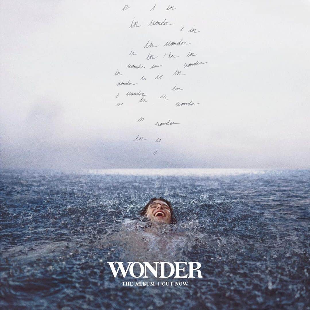 ショーン・メンデスのインスタグラム：「#WONDER the album is out now 🖤 link in bio」