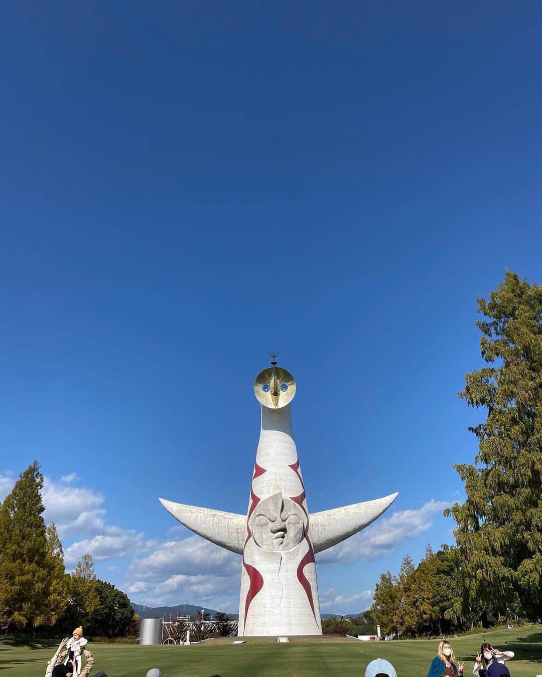 のインスタグラム：「. 先日、少し足を伸ばして万博記念公園に！ 太陽の塔をまじまじと見るのが初めてで、 何だかテンションが上がって、写真をパシャリ！ . Area＊ #吹田市#大阪 Shop＊#万博記念公園 . #万博#太陽の塔#ピクニック#散策#公園#ガーデン#アクティブ#自然#自然を感じる一日#インテリア好き#インテリア#家#落ち着く空間#心地良い空間＃散歩＃散策#お洒落スポット #お洒落な街 #ギャラリー #大人女子 #トレンド #ファッションアイコン #大阪 #大阪散歩 #大阪観光 #osaka #osakastyle #japan #大人の大阪暮らし #大阪glam」